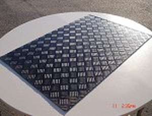 Gummimatte für den Boden 650 x 610 mm (Bild 1)